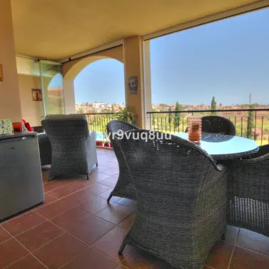 Sale of middle floor apartment in El Faro