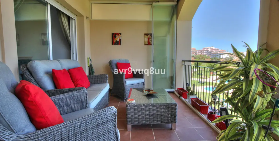 Sale of middle floor apartment in El Faro 8