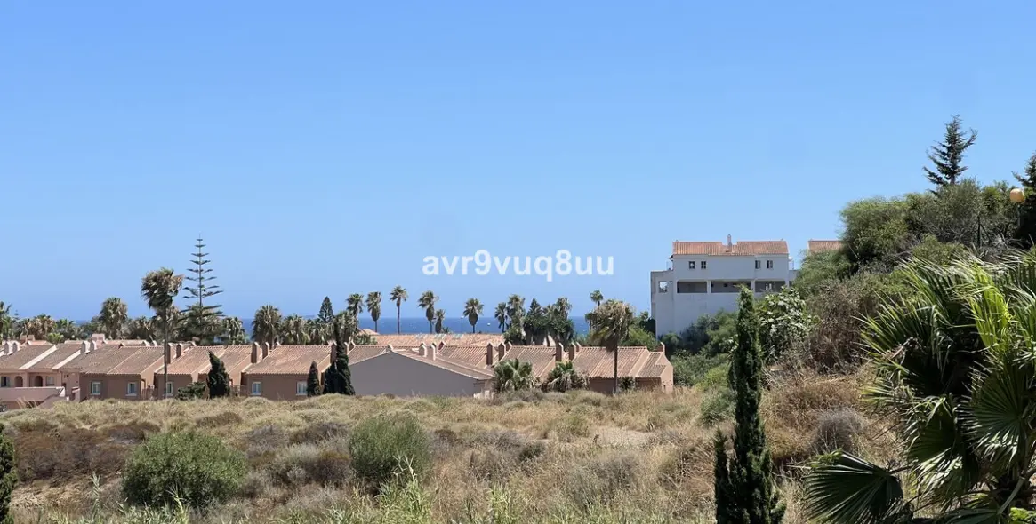 Sale of middle floor apartment in El Faro 10