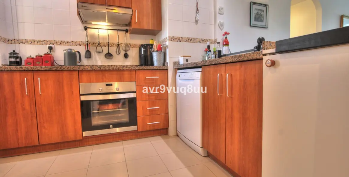 Sale of middle floor apartment in El Faro 11