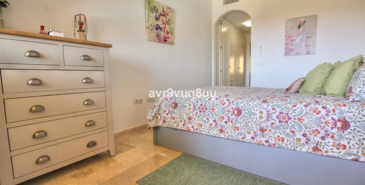 Sale of middle floor apartment in El Faro 14