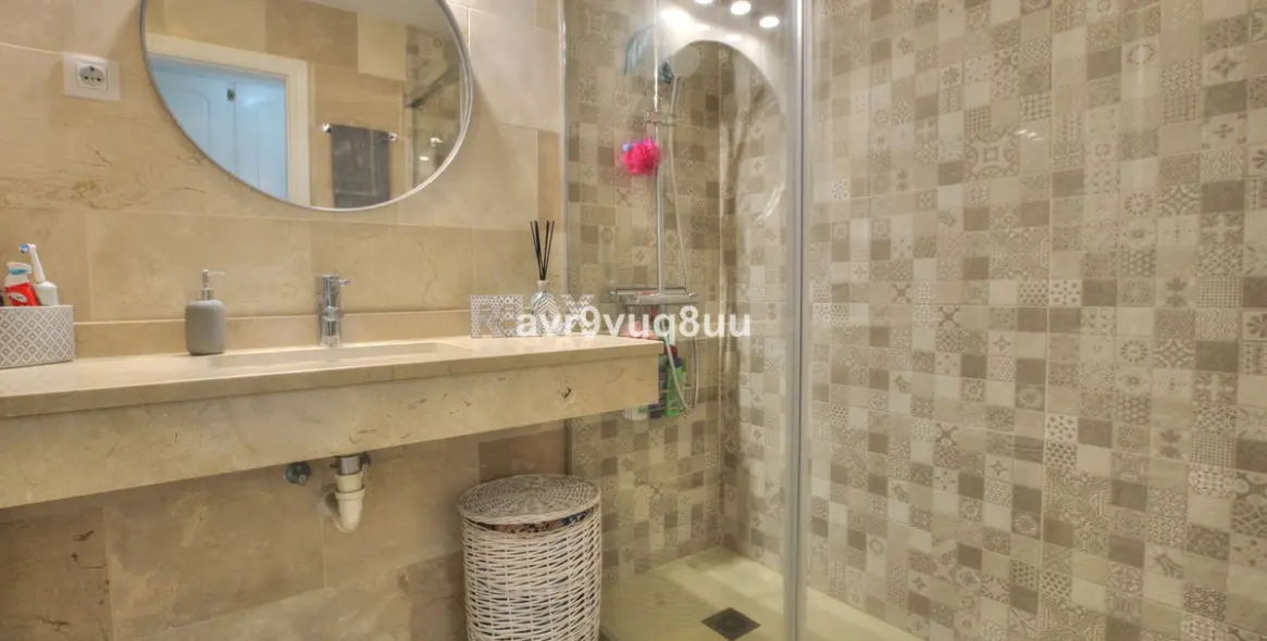 Sale of middle floor apartment in El Faro 15