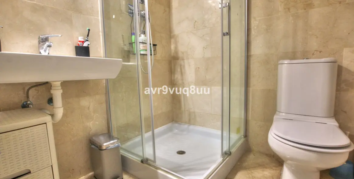 Sale of middle floor apartment in El Faro 18