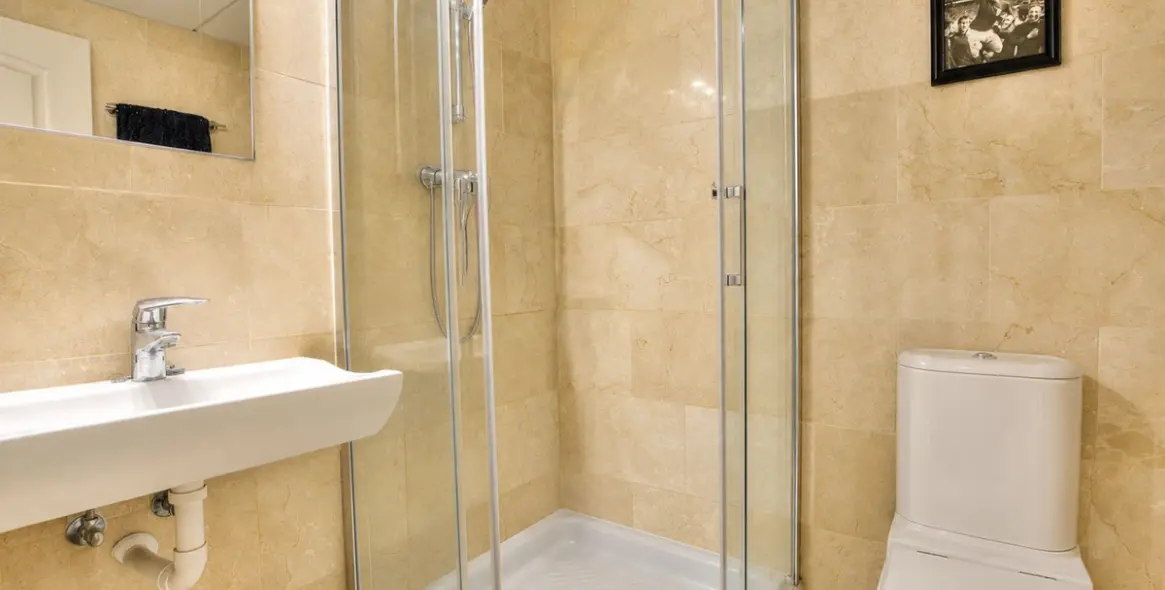 Sale of middle floor apartment in El Faro 21