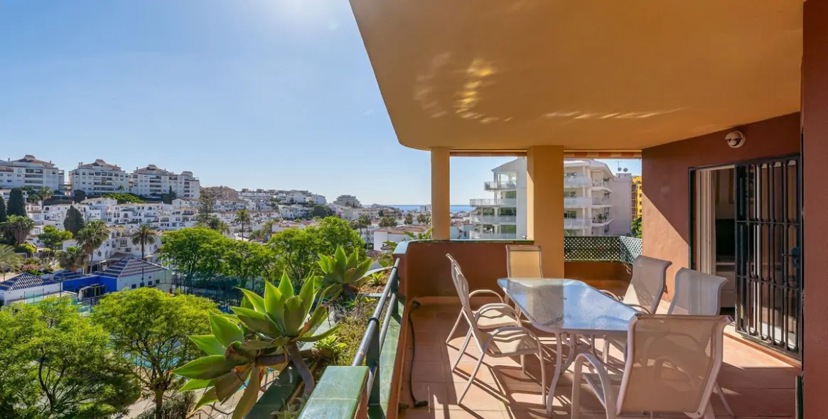 Продажа апартаментов на среднем этаже в Benalmadena Costa 1