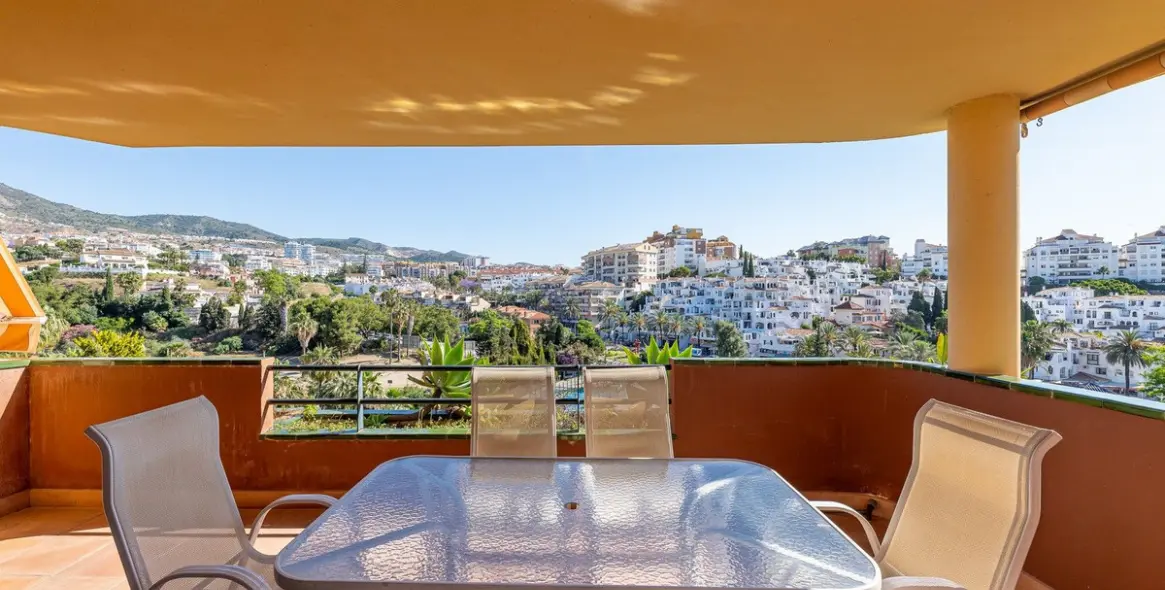 Продажа апартаментов на среднем этаже в Benalmadena Costa 2