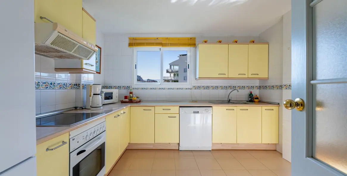 Продажа апартаментов на среднем этаже в Benalmadena Costa 8