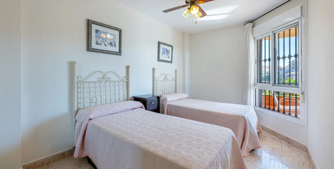 Продажа апартаментов на среднем этаже в Benalmadena Costa 12
