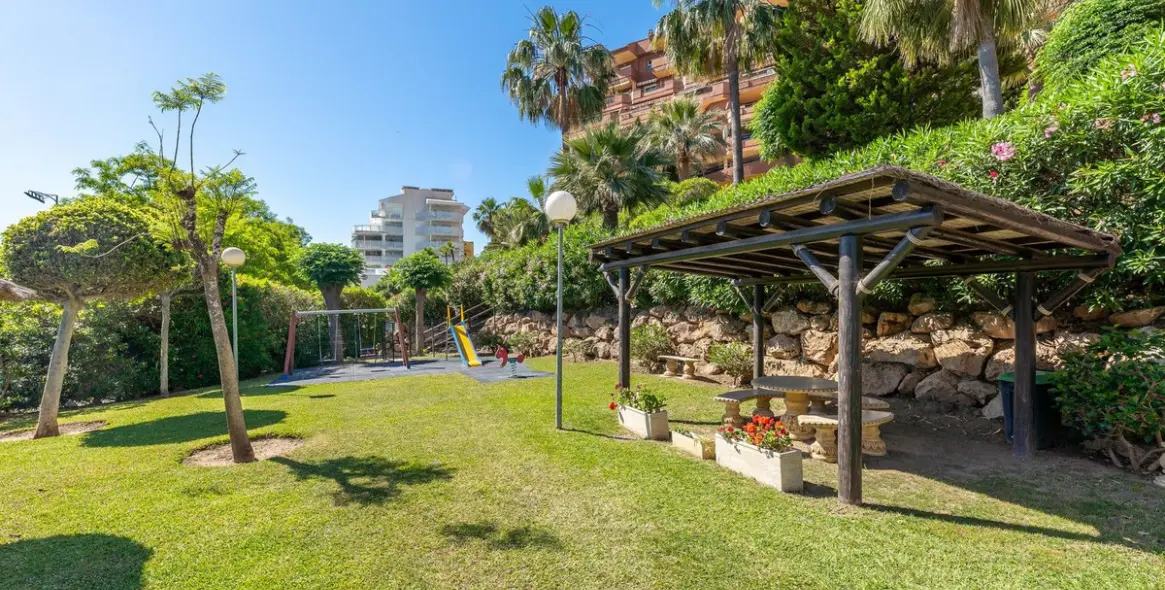 Продажа апартаментов на среднем этаже в Benalmadena Costa 22