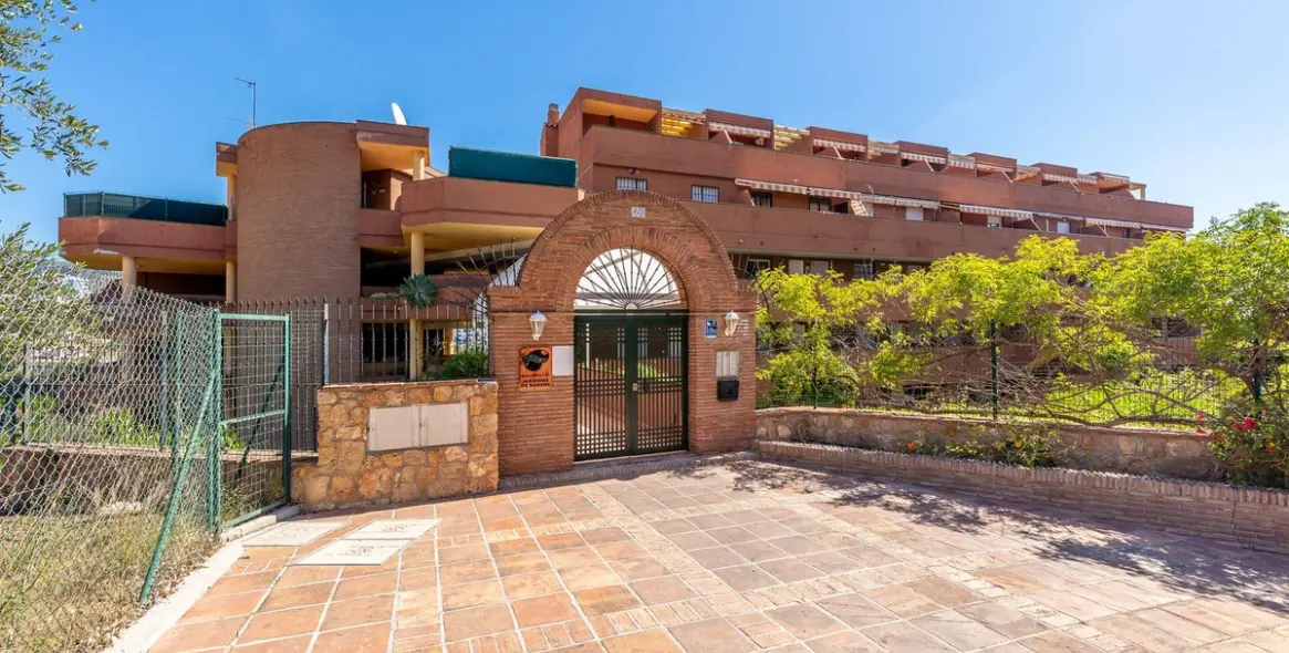 Продажа апартаментов на среднем этаже в Benalmadena Costa 26