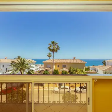 Sale of middle floor apartment in La Cala de Mijas