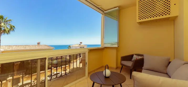 Sale of middle floor apartment in La Cala de Mijas 1