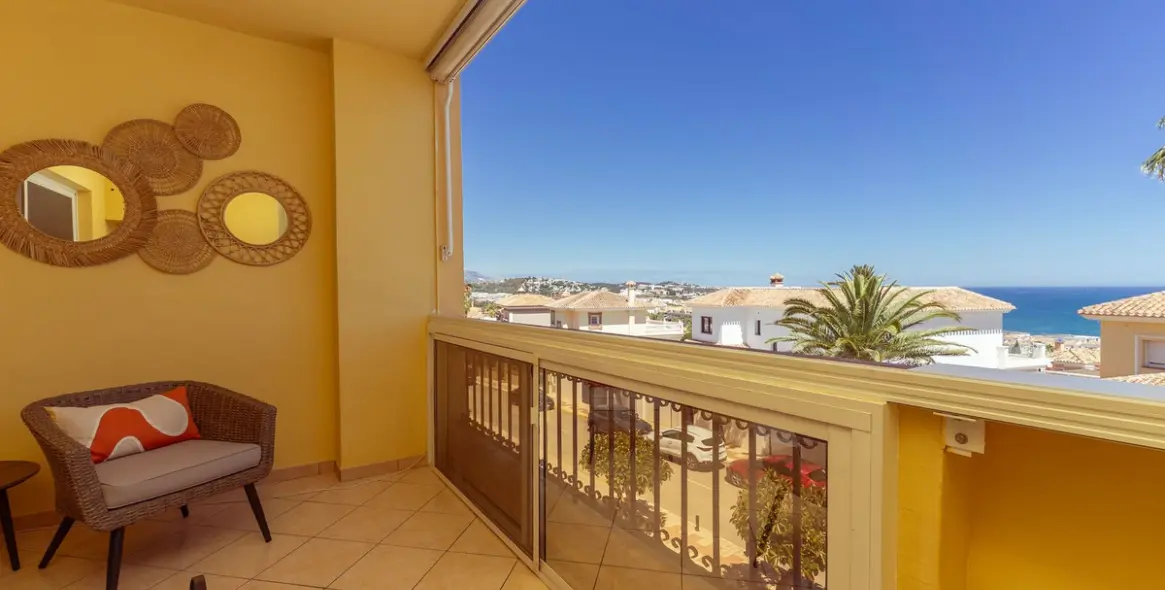 Sale of middle floor apartment in La Cala de Mijas 3