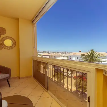 Sale of middle floor apartment in La Cala de Mijas