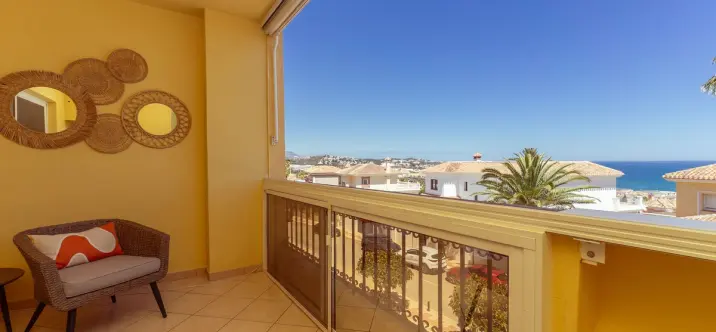 Sale of middle floor apartment in La Cala de Mijas 2