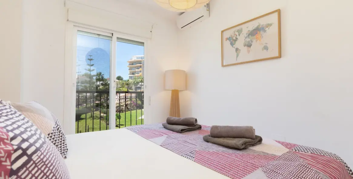 Sale of middle floor apartment in La Cala de Mijas 11