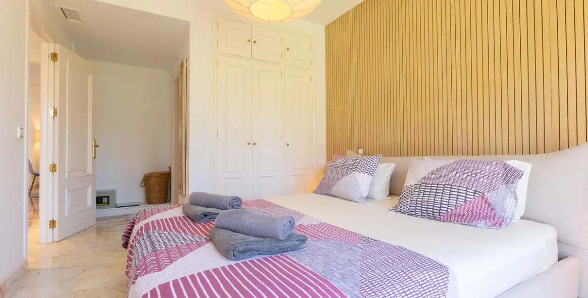 Sale of middle floor apartment in La Cala de Mijas 13