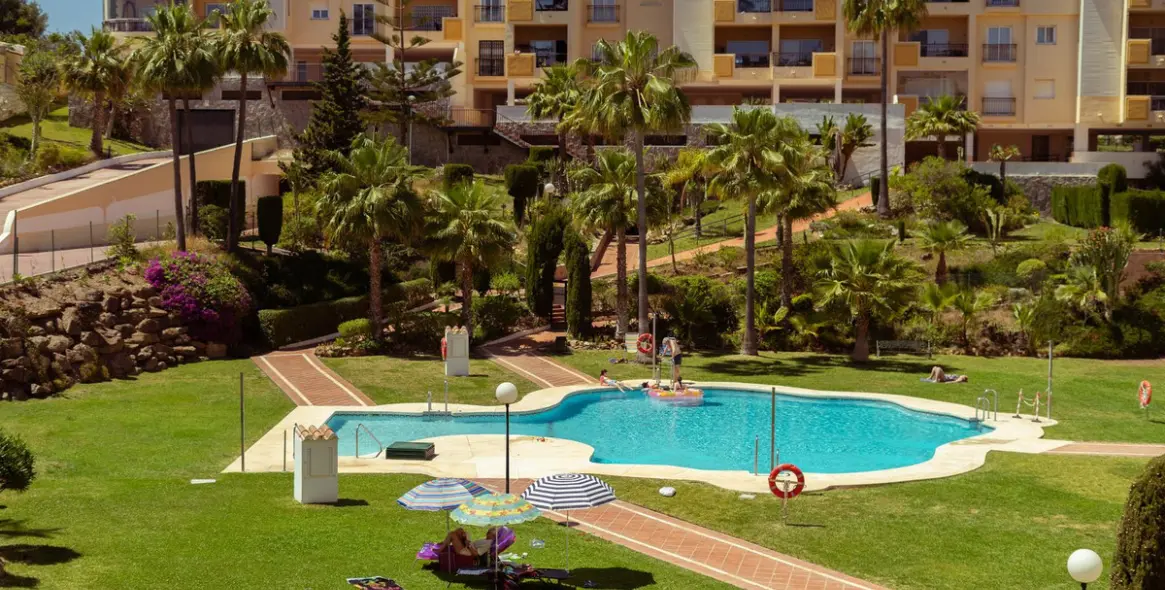 Sale of middle floor apartment in La Cala de Mijas 30