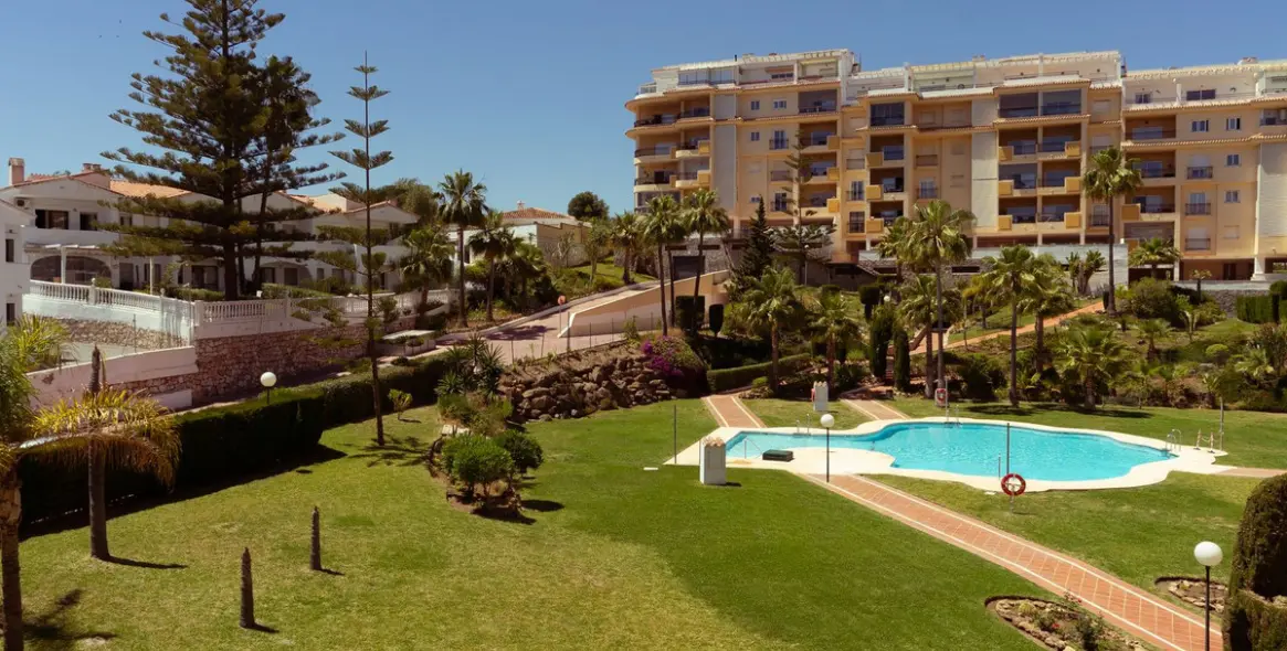 Sale of middle floor apartment in La Cala de Mijas 31