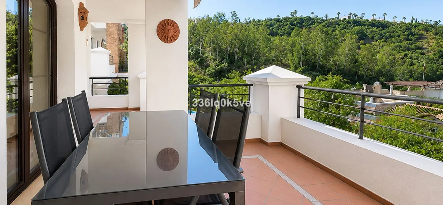 Sale of middle floor apartment in Los Arqueros 2