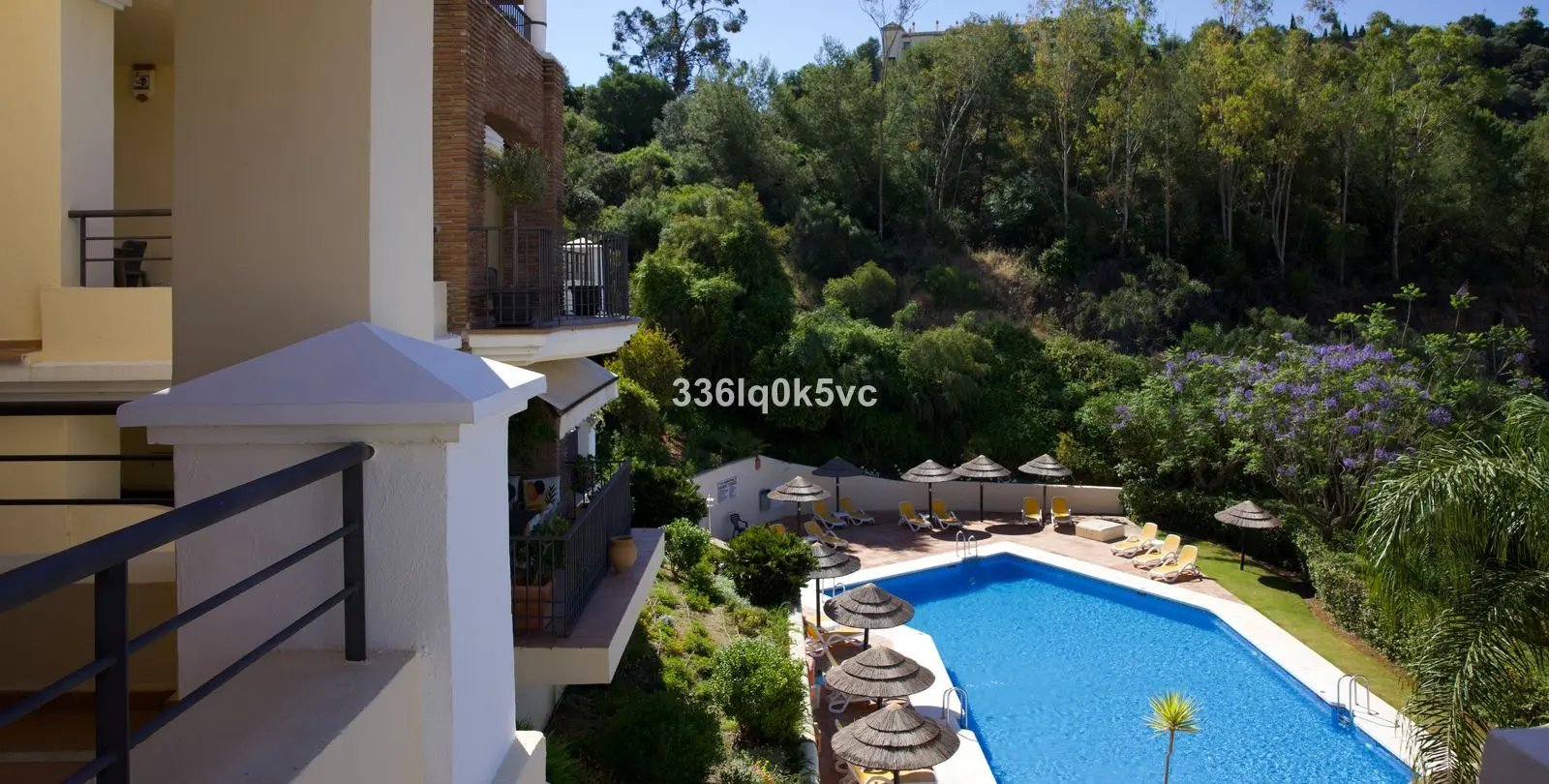 Sale of middle floor apartment in Los Arqueros 4