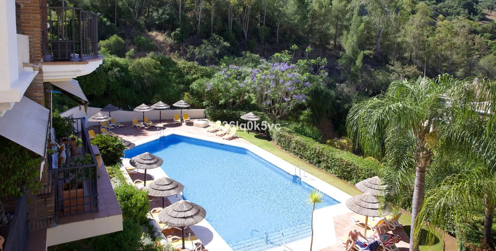 Sale of middle floor apartment in Los Arqueros 11