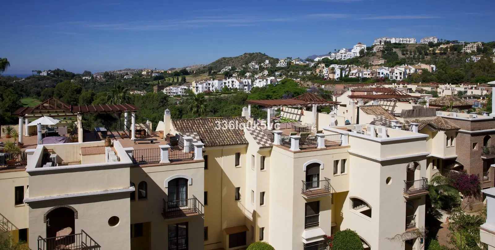 Sale of middle floor apartment in Los Arqueros 12