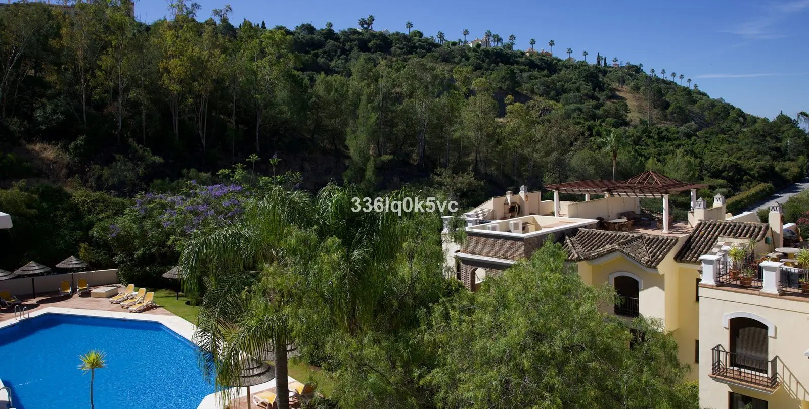 Sale of middle floor apartment in Los Arqueros 13