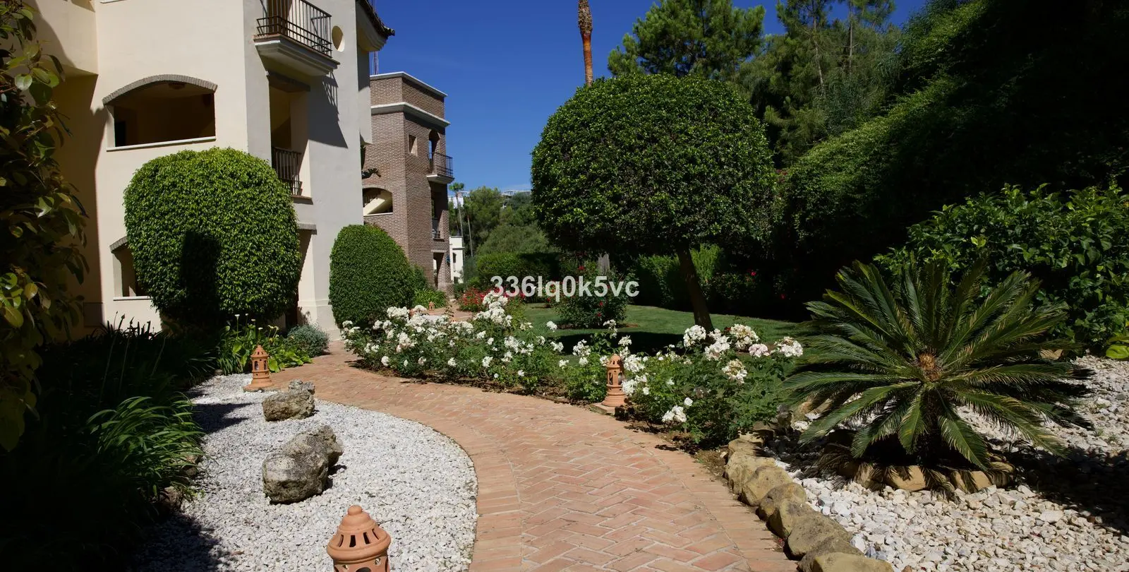 Sale of middle floor apartment in Los Arqueros 16