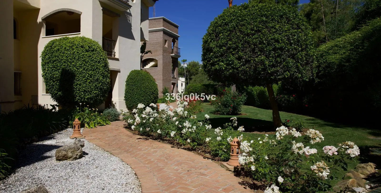 Sale of middle floor apartment in Los Arqueros 18