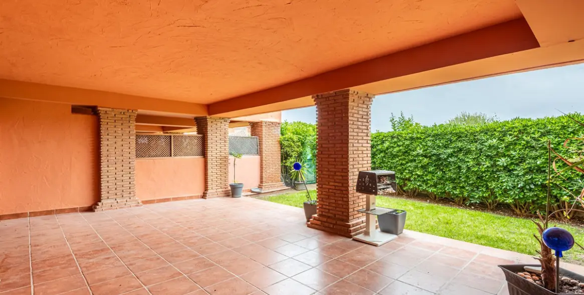 Sale of ground floor apartment in Casares 1