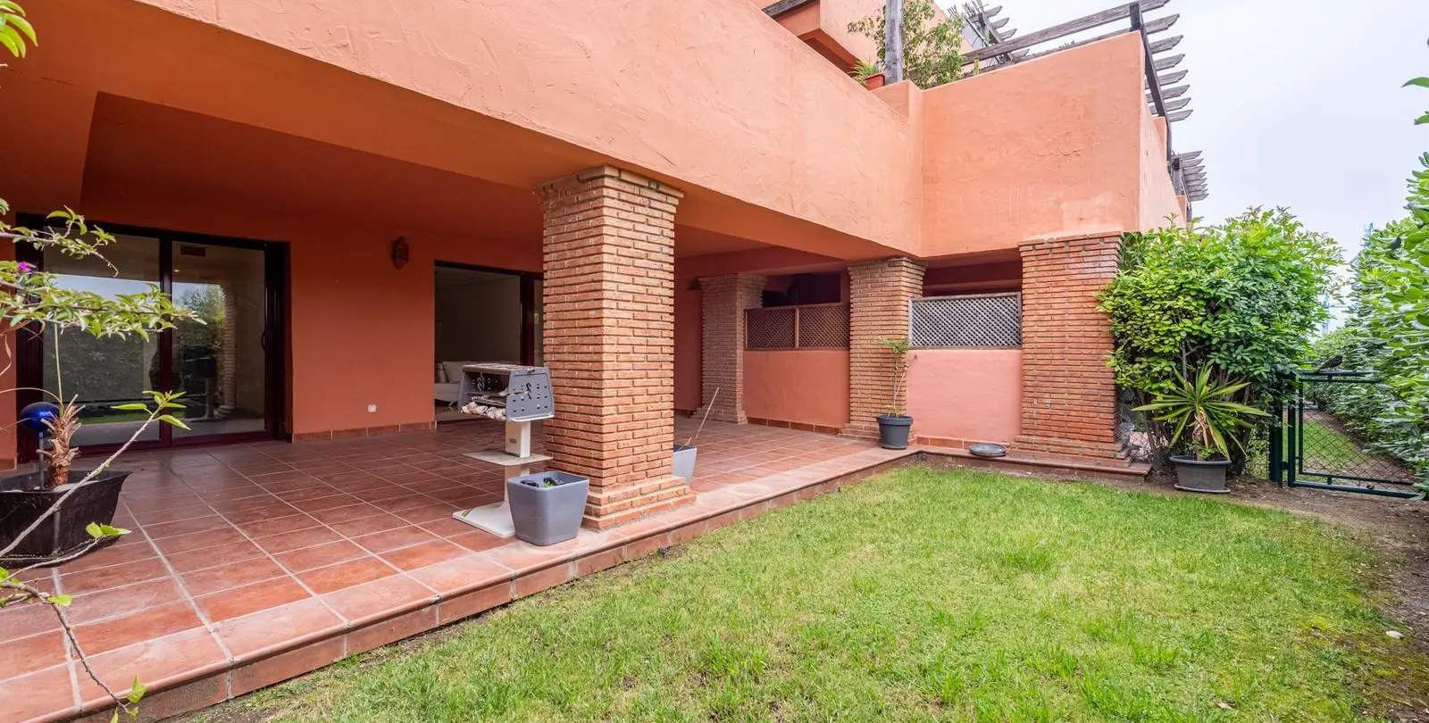Venta de apartamento en planta baja en Casares 2