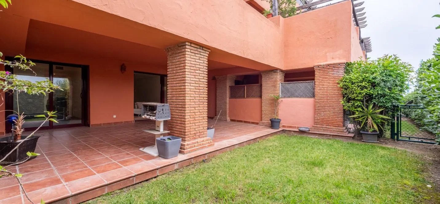 Venta de apartamento en planta baja en Casares 1