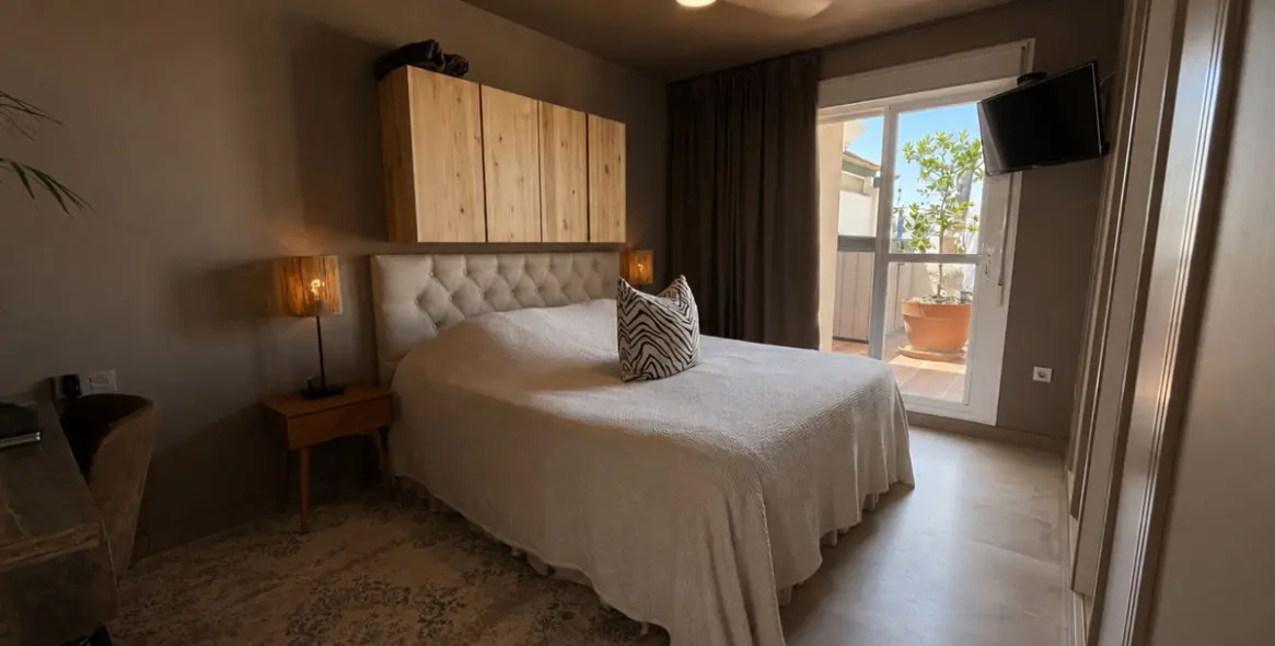 Sale of penthouse in Nueva Andalucía 13