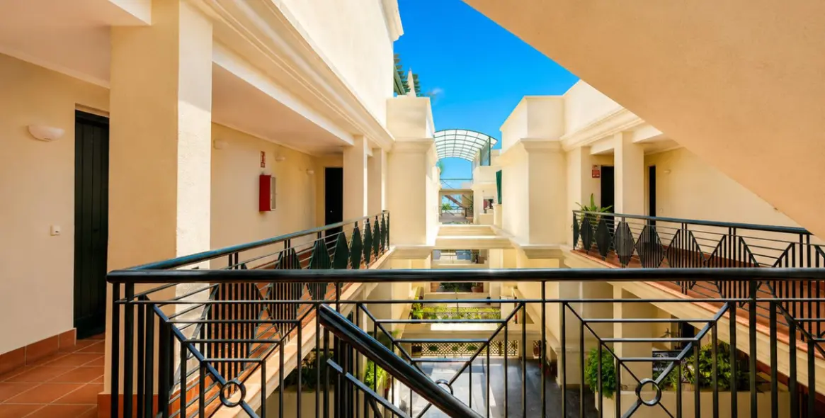 Sale of penthouse in Nueva Andalucía 16