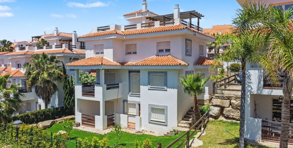 Sale of detached villa in Manilva 1