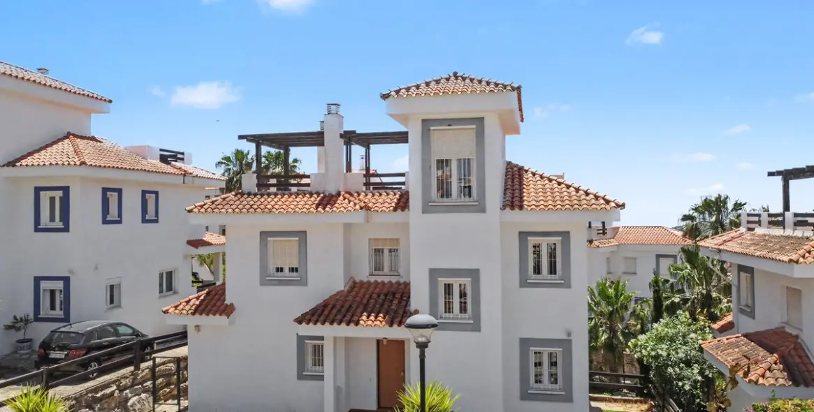 Sale of detached villa in Manilva 2