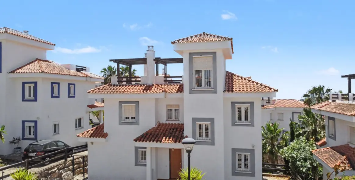 Sale of detached villa in Manilva 12