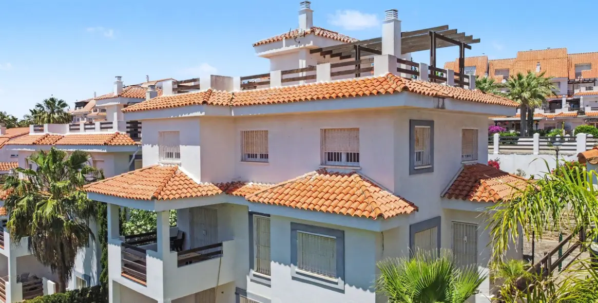 Sale of detached villa in Manilva 13