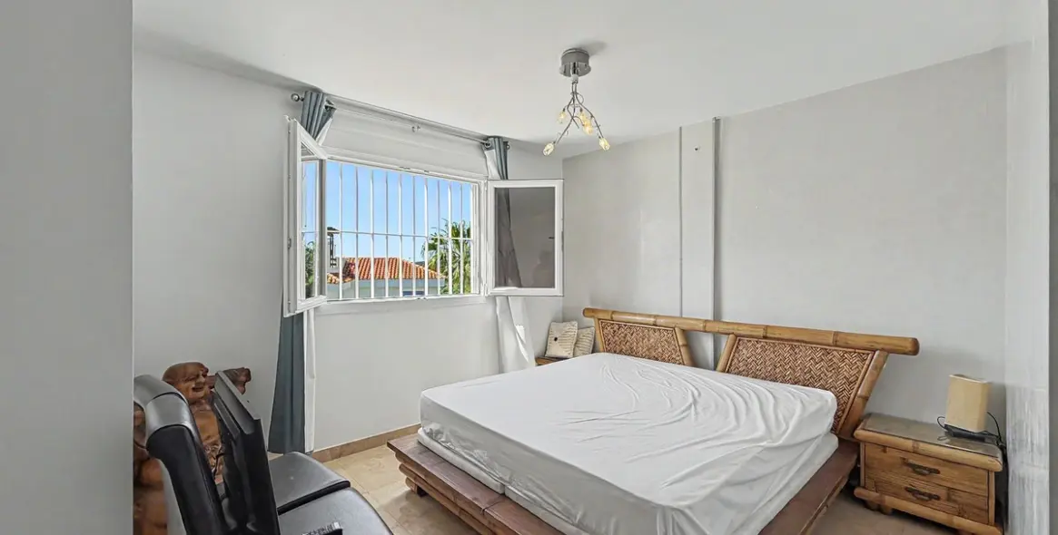 Sale of detached villa in Manilva 36