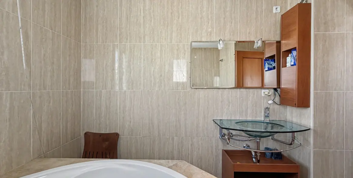 Sale of detached villa in Manilva 40