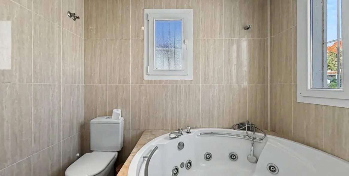 Sale of detached villa in Manilva 41