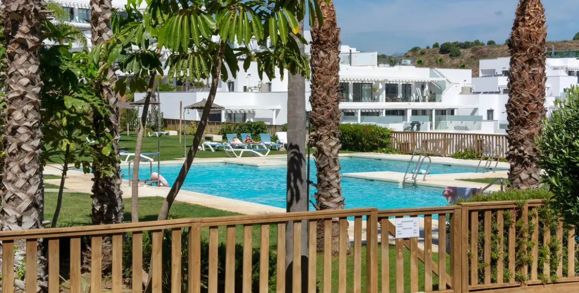 Sale of middle floor apartment in La Cala 26