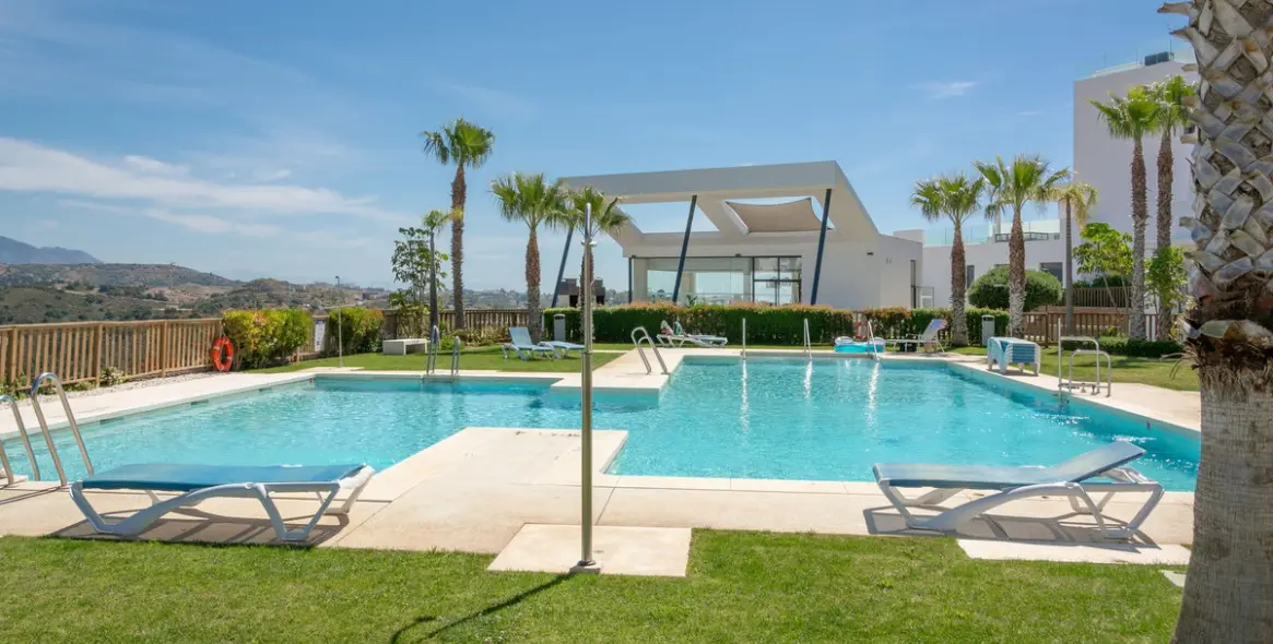 Sale of middle floor apartment in La Cala 27
