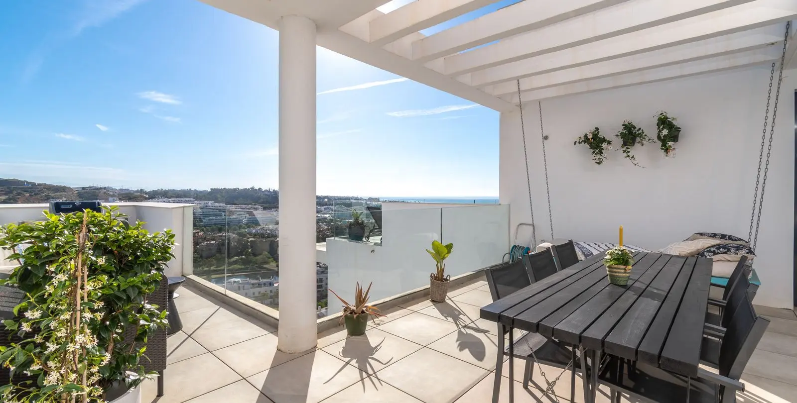 Sale of middle floor apartment in La Cala 2