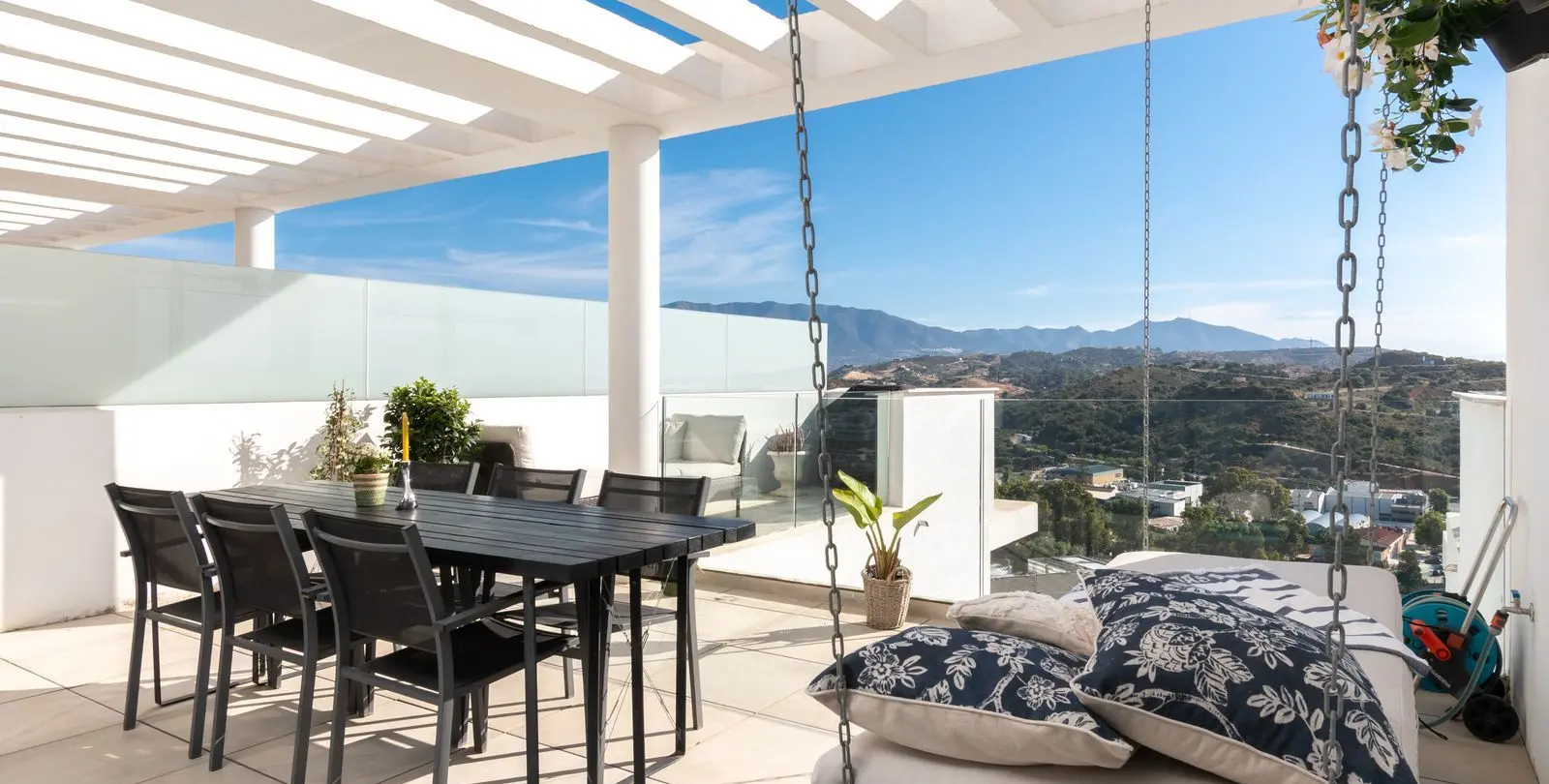 Sale of middle floor apartment in La Cala 5