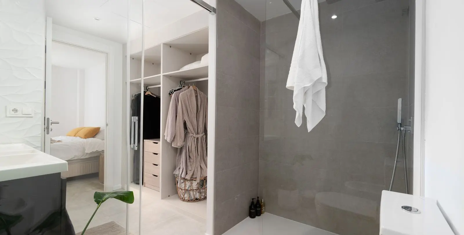 Sale of middle floor apartment in La Cala 16