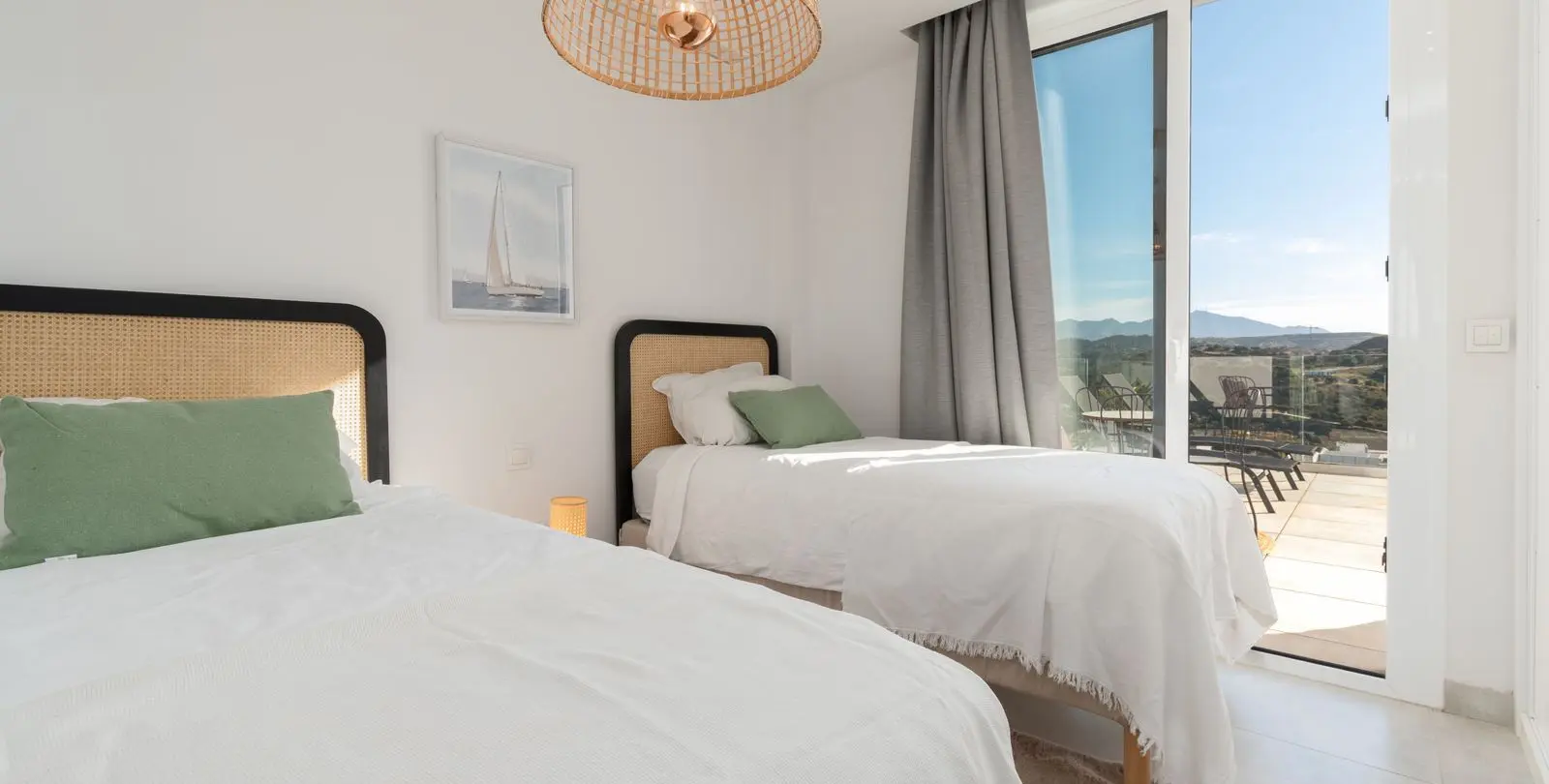 Sale of middle floor apartment in La Cala 20