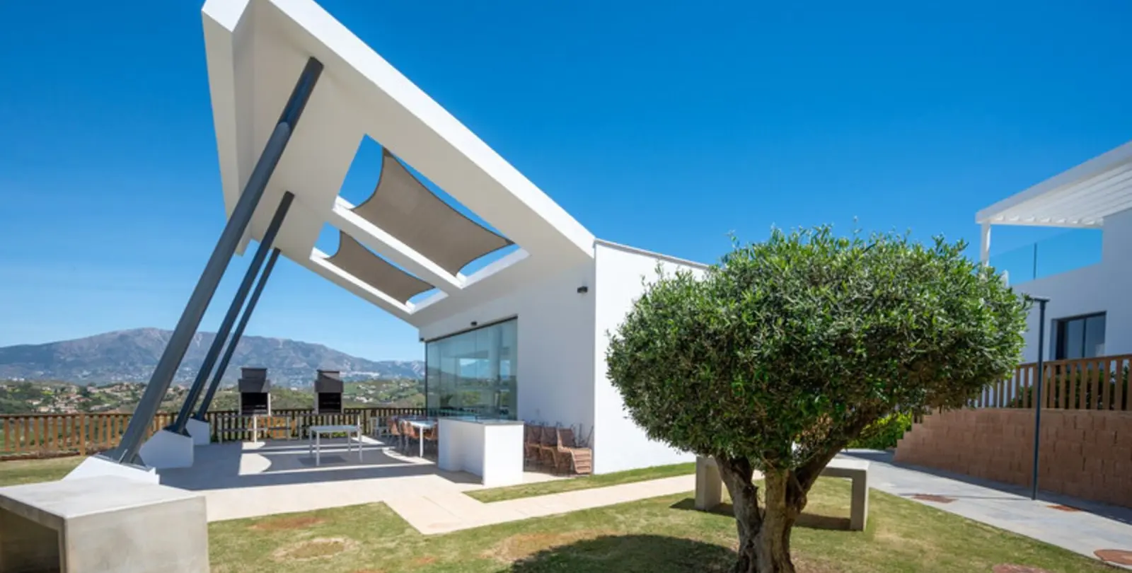 Sale of middle floor apartment in La Cala 22