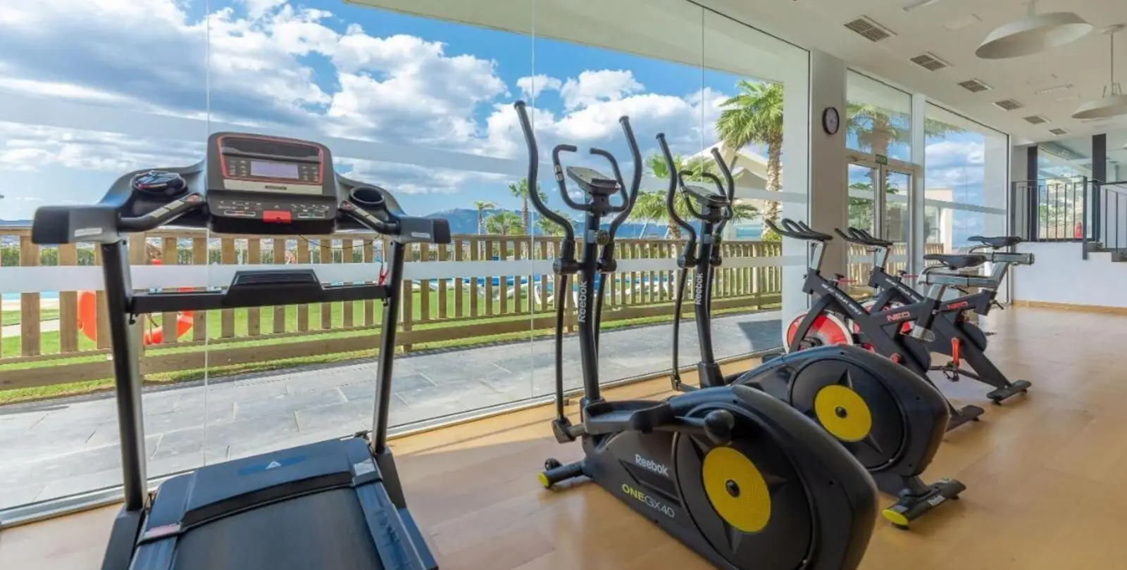 Sale of middle floor apartment in La Cala 24